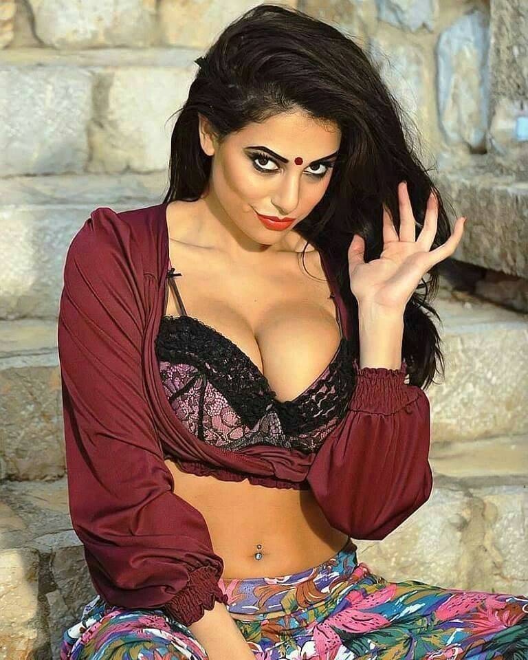 Manvi Kakkar - Independent Female Mumbai Escort