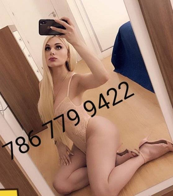 Carley - Independent Female Keys Escort