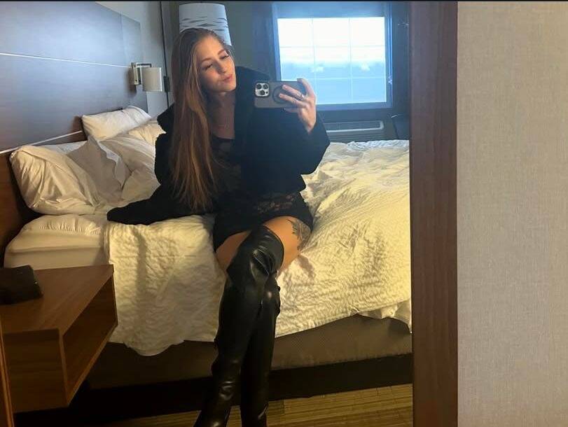 Zoey - Independent Female  Milwaukee Escort