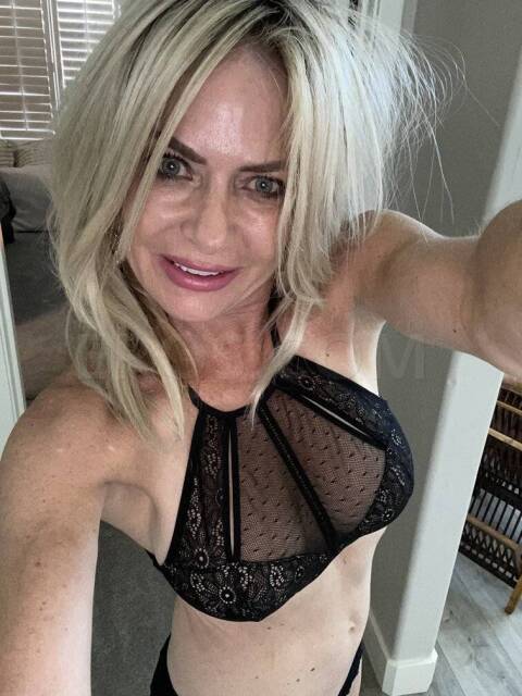 Escorts Hillary Jones