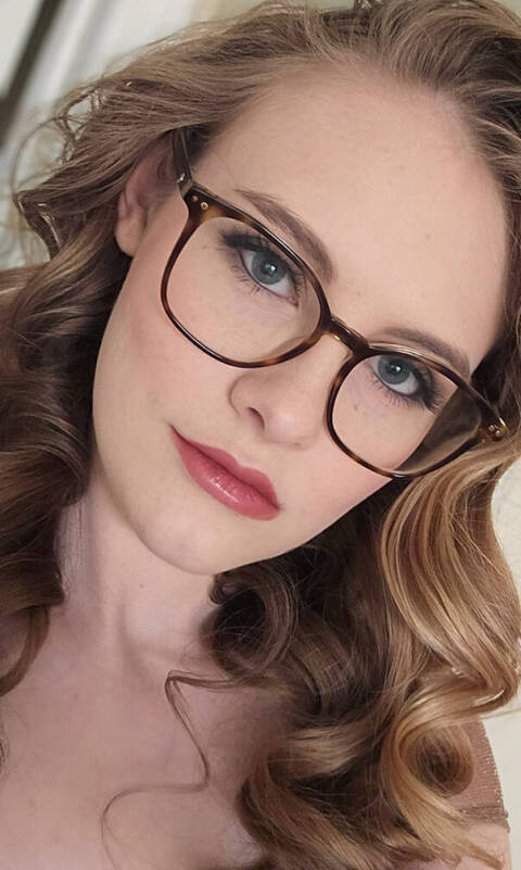 Escorts Roni James