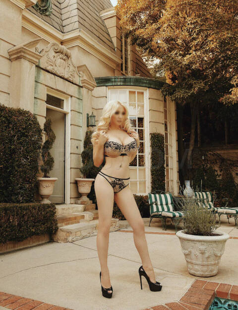 Escorts AngelinaRose