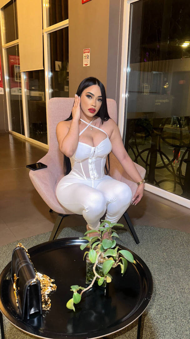 Alba - Independent Female Los Angeles Escort