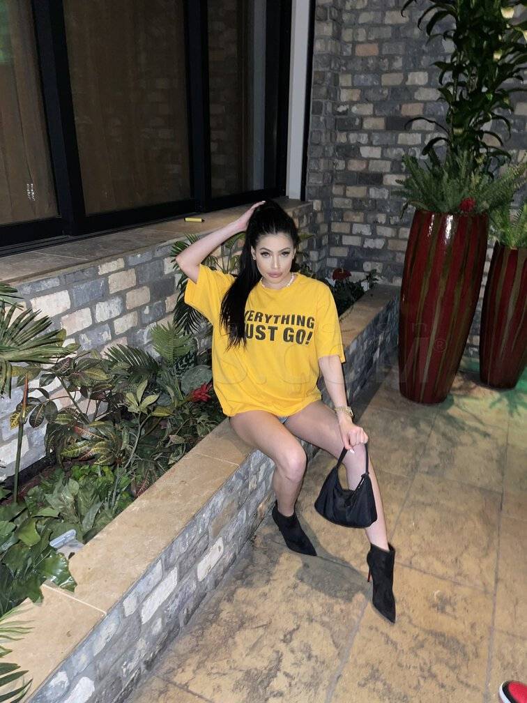 Karol Smith - Independent Female Los Angeles Escort