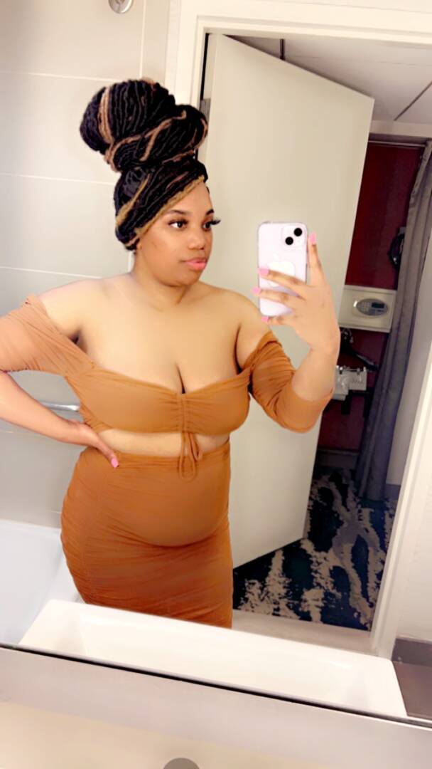 KrisBaby21 - Independent Female Chicago Escort