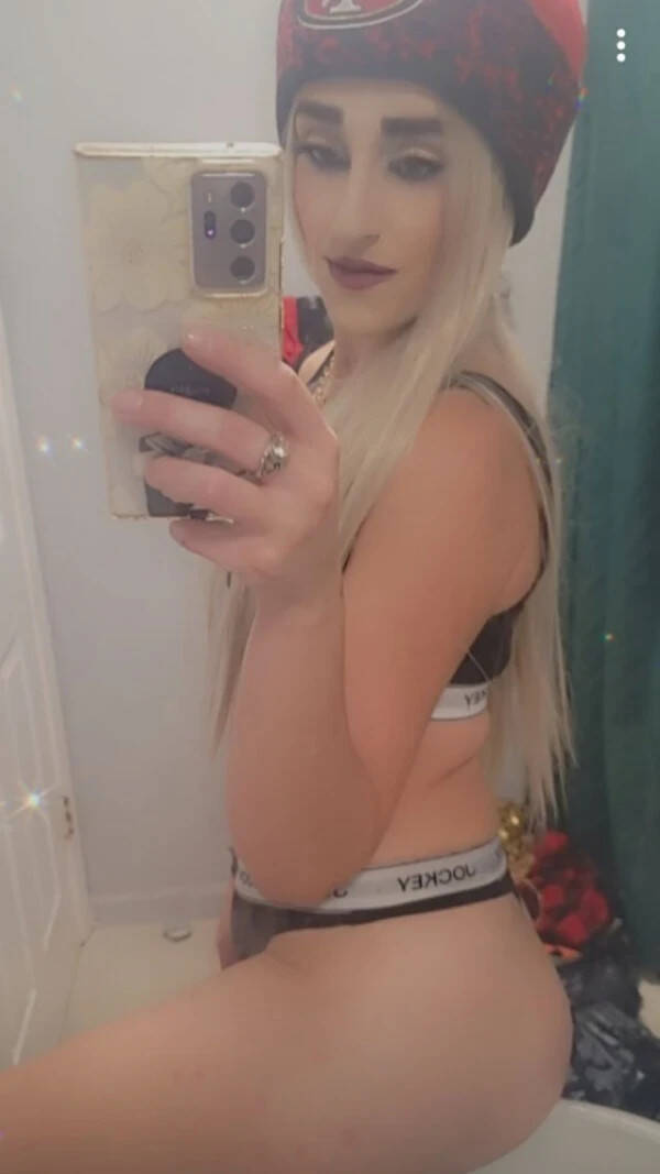 Destiney - Independent Female Sacramento Escort