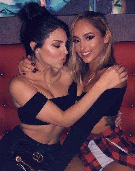 2 PEAS IN A POD - Independent Female Chicago Escort