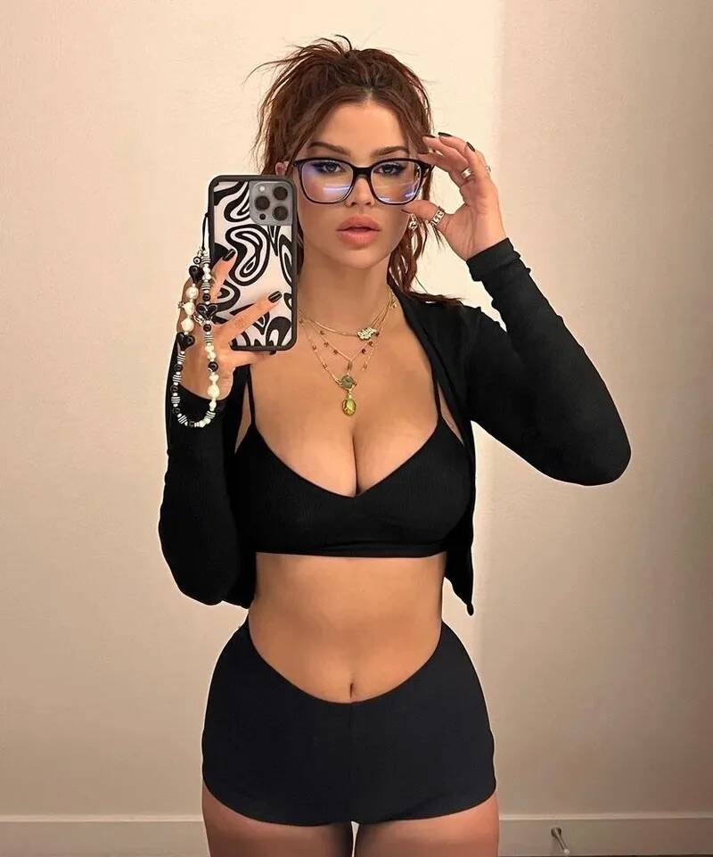 Crystal - Independent Female Anchorage Escort
