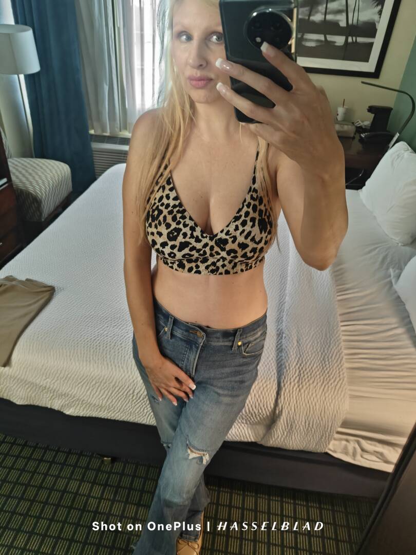 Alayna - Independent Female San Diego Escort