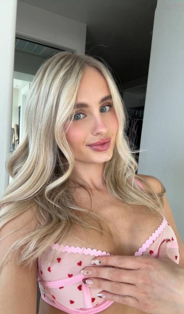Alana - Independent Female Houston Escort