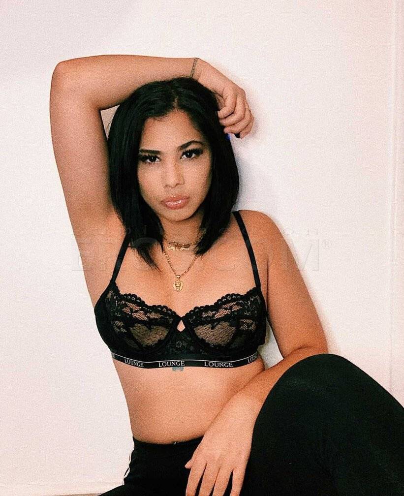 Kelly - Independent Female Miami Escort