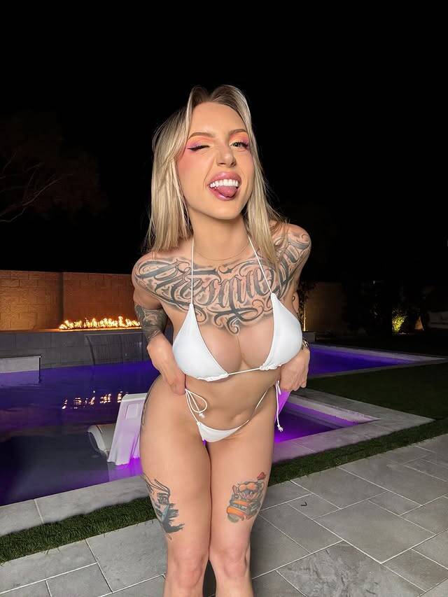 Crystal - Independent Female Bakersfield Escort