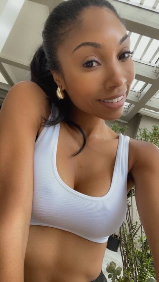 CrystalB - Independent Female Kansas City Escort