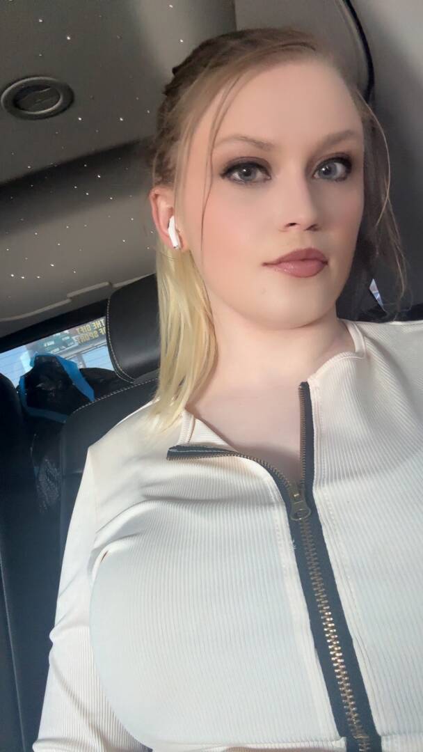 Sky - Independent Female Kansas City Escort